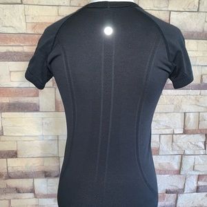 Lululemon shirt size 6